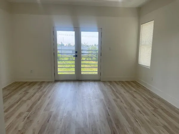 $4,190 | 201 East 37th Street, Houston, TX 77018