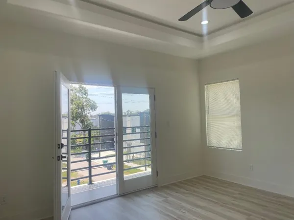 $4,190 | 201 East 37th Street, Houston, TX 77018