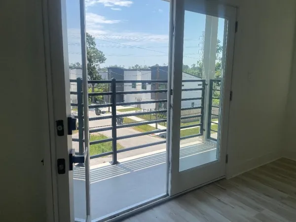 $4,190 | 201 East 37th Street, Houston, TX 77018