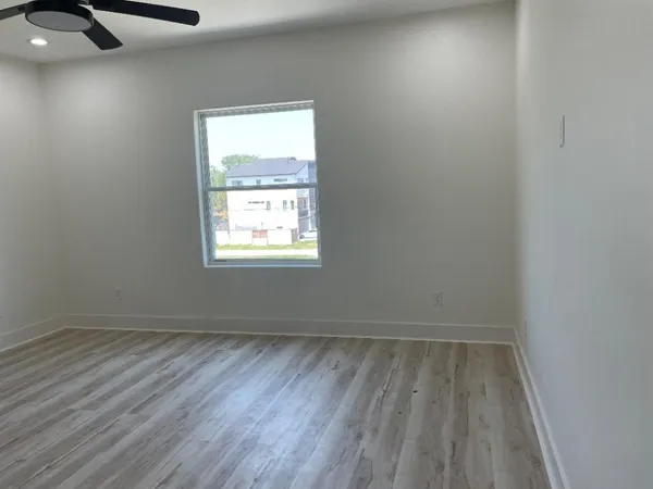 $4,190 | 201 East 37th Street, Houston, TX 77018