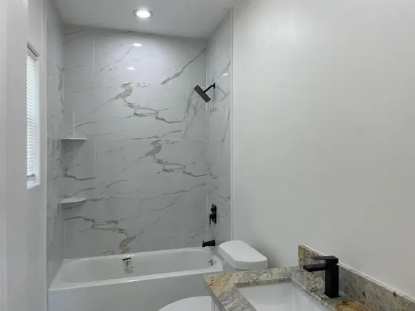 $4,190 | 201 East 37th Street, Houston, TX 77018