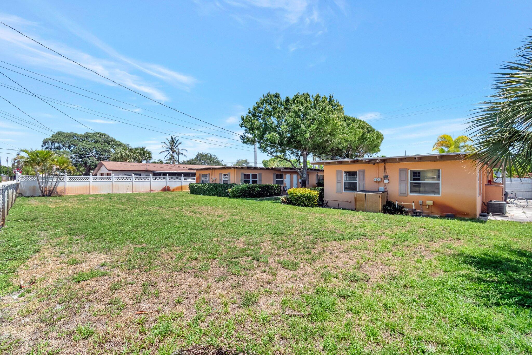 706 Southeast 4th Avenue, Unit 706 Delray Beach, FL 33483 - Photo 13 of 13 a house view with a garden space