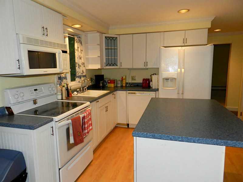 17 Caly Hollow Road Kennebunk, ME 04043 - Photo 4 of 18 Kitchen.