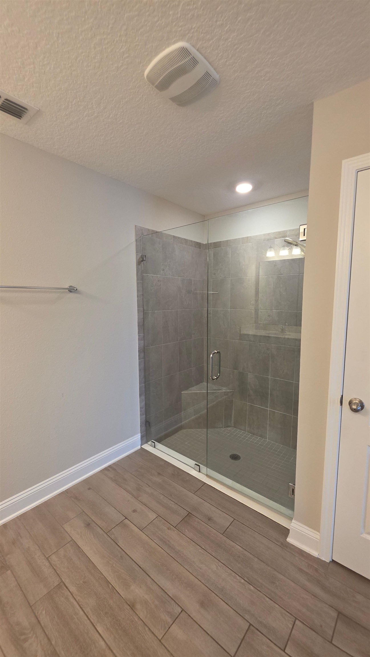 721 Navarez Street St. Augustine, FL 32084 - Photo 23 of 34 a view of a bathroom with shower