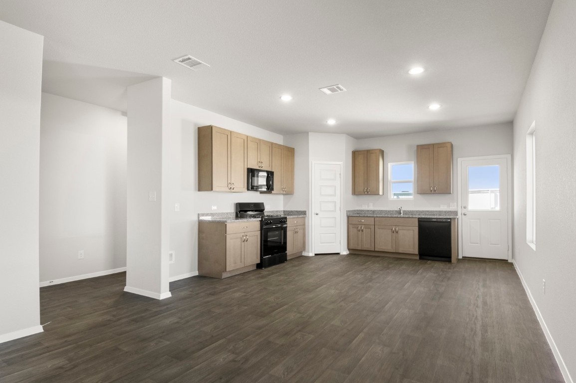 112 Bountiful Lane Elgin, TX 78621 - Photo 15 of 34