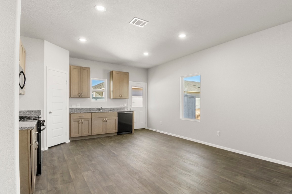 112 Bountiful Lane Elgin, TX 78621 - Photo 16 of 34