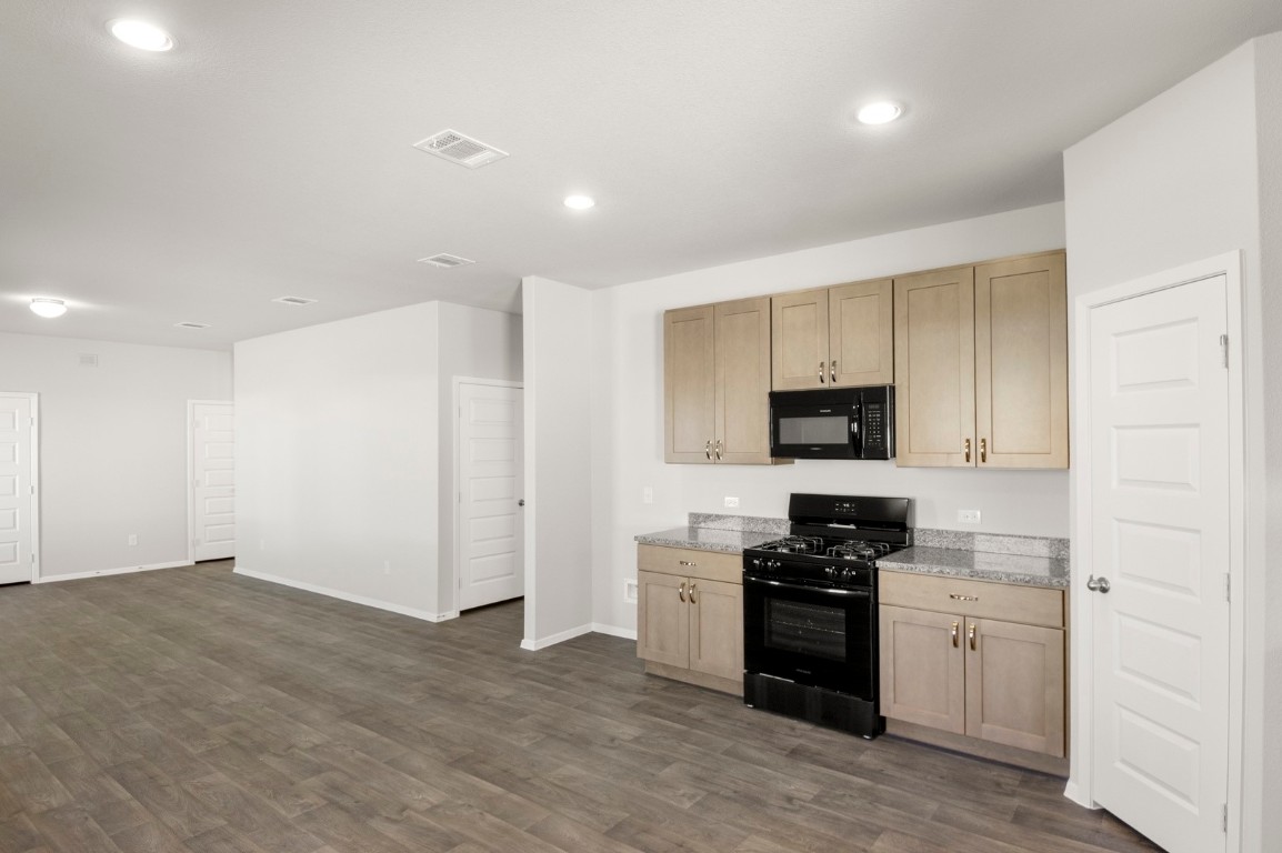 112 Bountiful Lane Elgin, TX 78621 - Photo 18 of 34