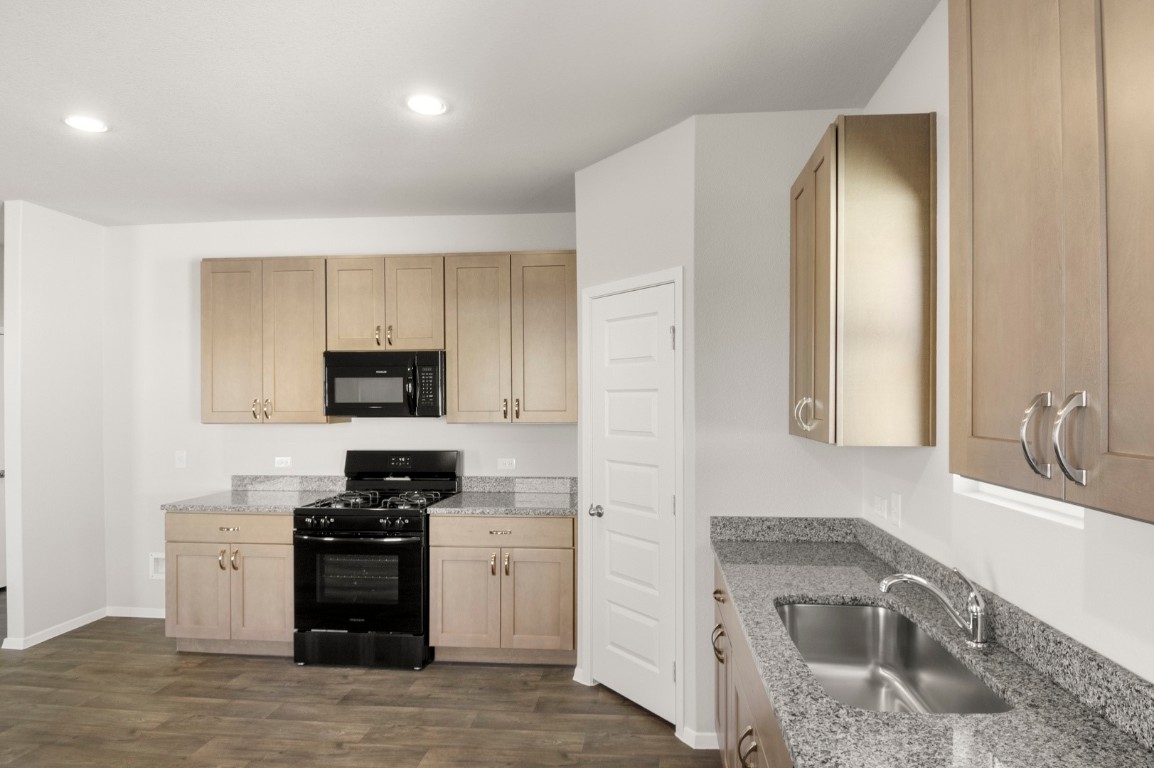 112 Bountiful Lane Elgin, TX 78621 - Photo 19 of 34