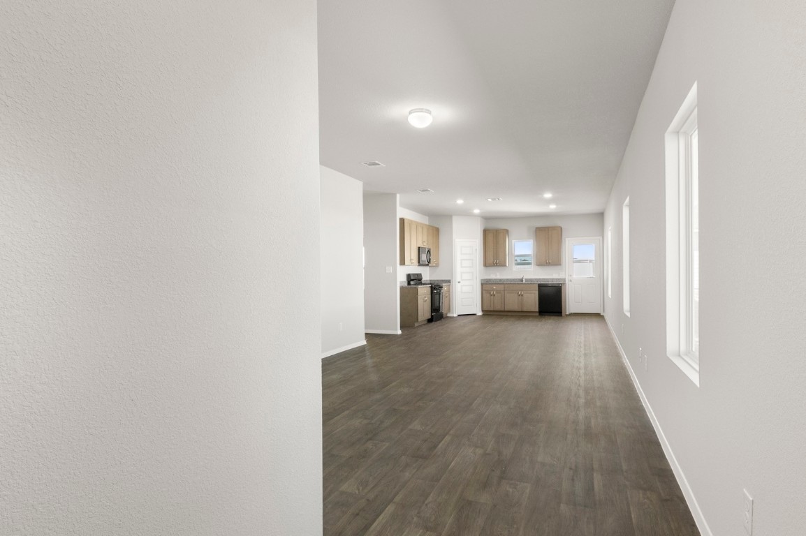 112 Bountiful Lane Elgin, TX 78621 - Photo 9 of 34