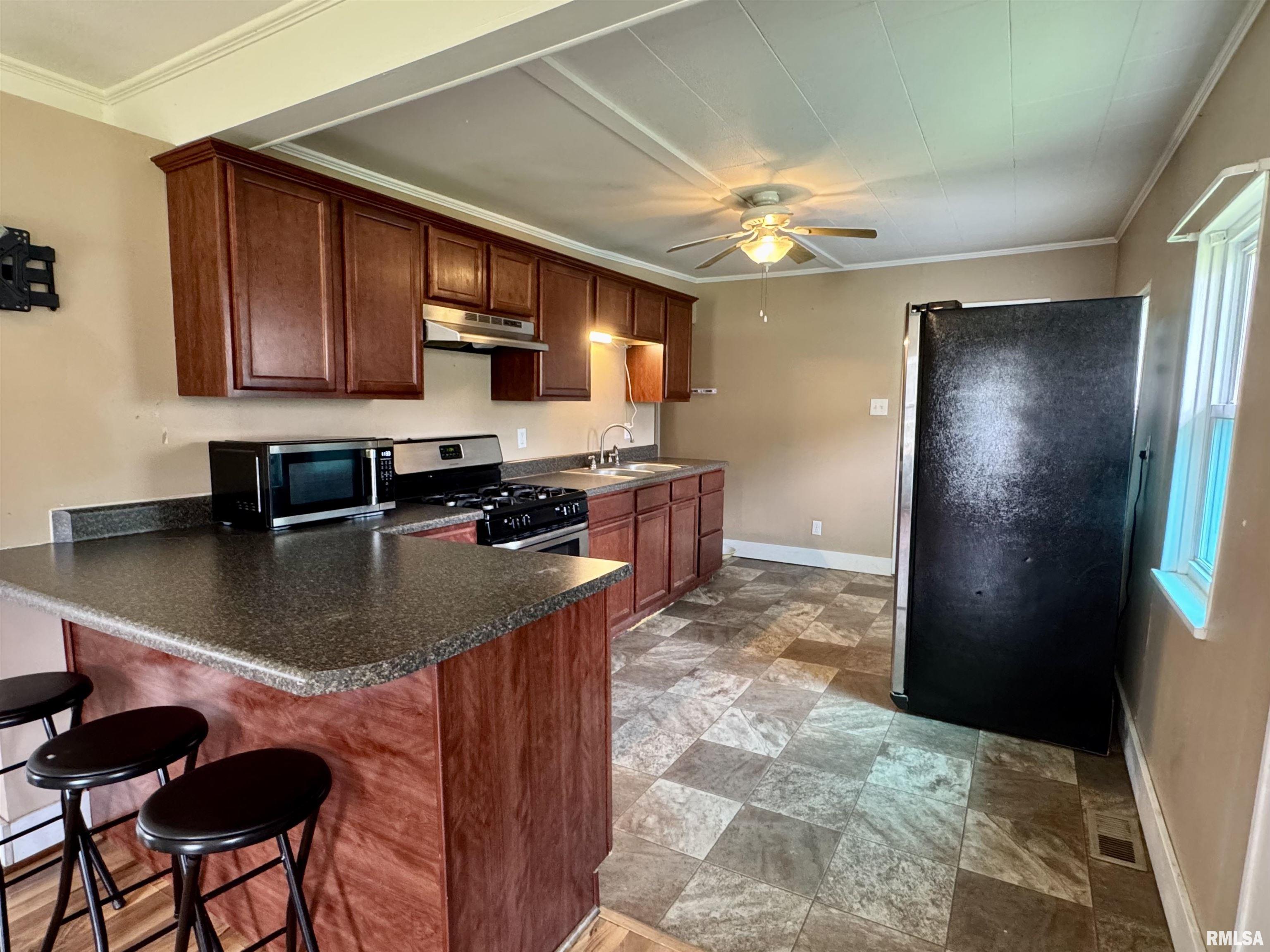 410 East Summit Street Macomb, IL 61455 - Photo 2 of 26