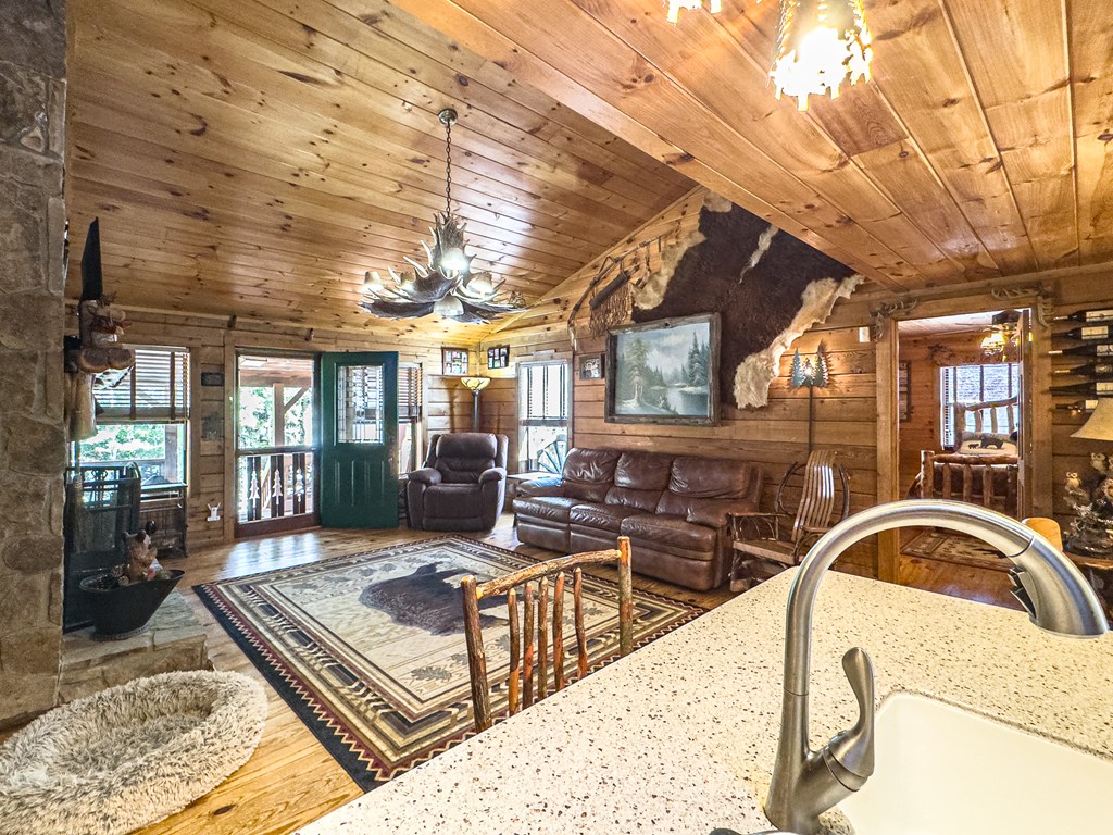 614 Rockridge Road Murphy, NC 28906 - Photo 4 of 43 a very nice looking room with a large window