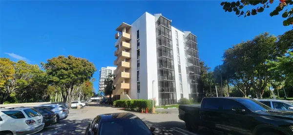 $2,300 | 3301 North Country Club Drive, Unit 211, Aventura, FL 33180
