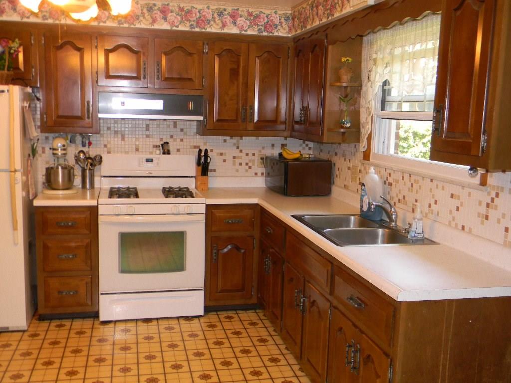 124 Walnut Street Apollo, PA 15613 - Photo 3 of 16 Kitchen