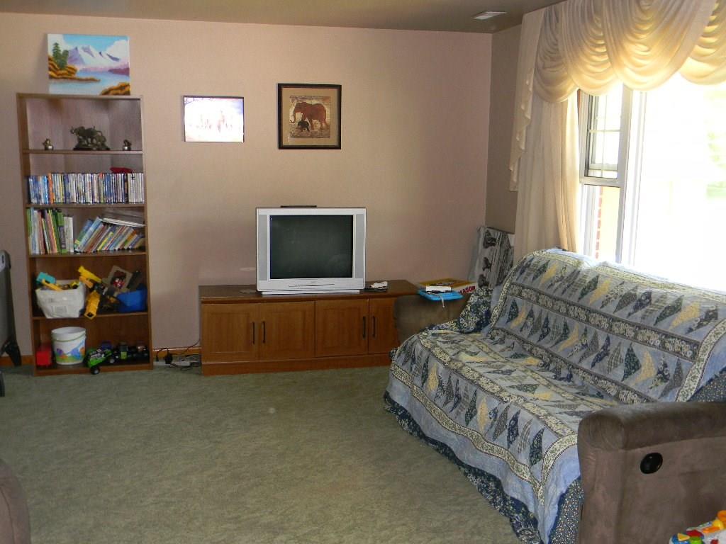 124 Walnut Street Apollo, PA 15613 - Photo 8 of 16 Living Room