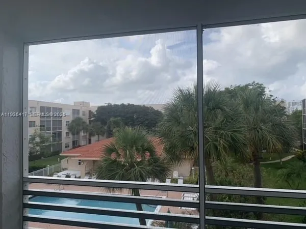 $3,650 | 1541 South Ocean Boulevard, Unit 317, Lauderdale-by-the-Sea, FL 33062