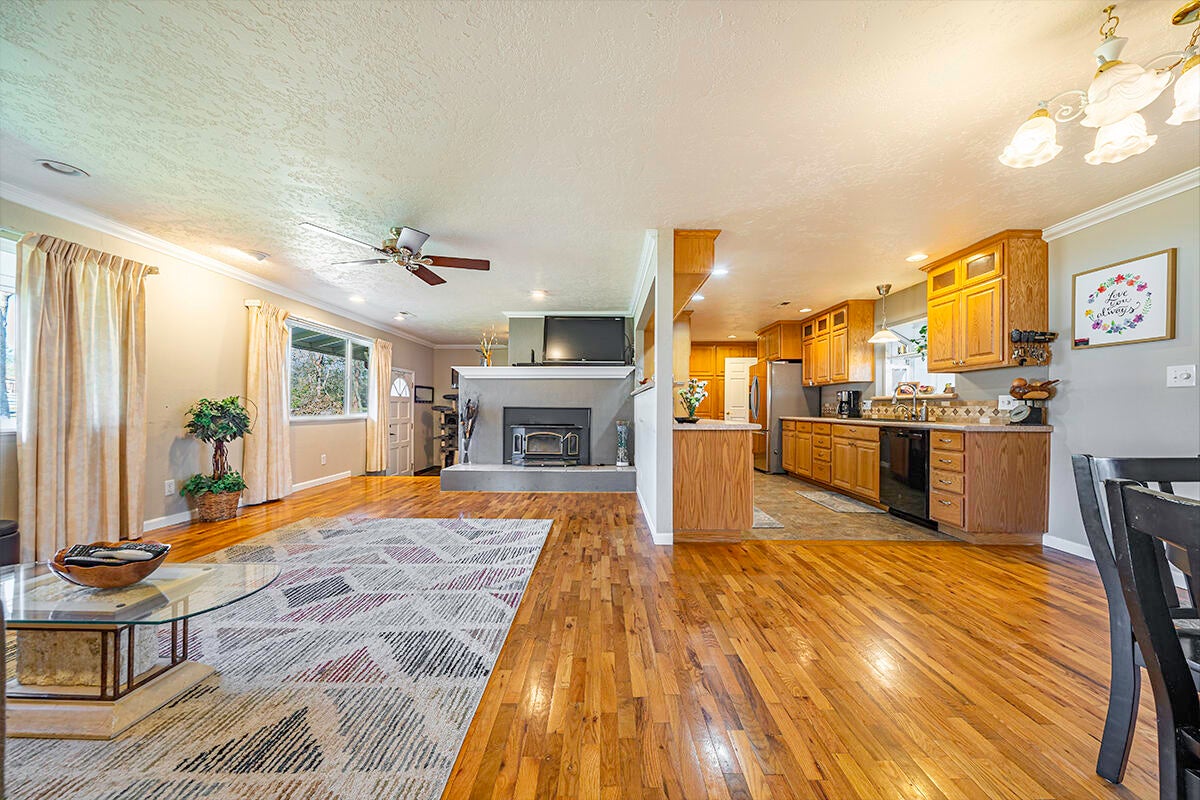 11340 Dennis Road White City, OR 97503 - Photo 10 of 39 DSC06443