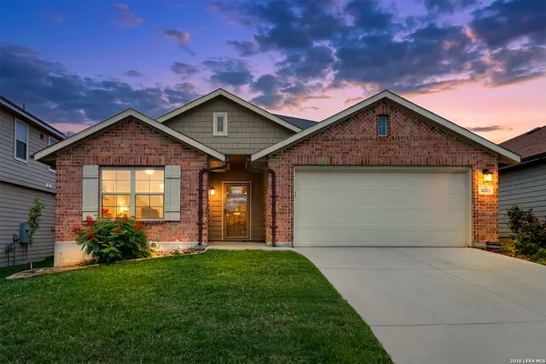 $1,975 | 10311 Rosalina Loop, Converse, TX 78109