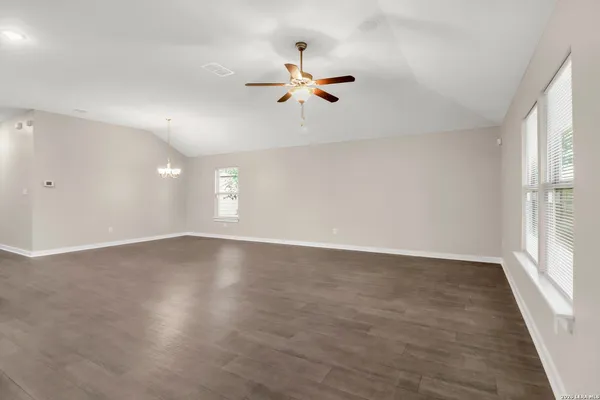 $1,975 | 10311 Rosalina Loop, Converse, TX 78109