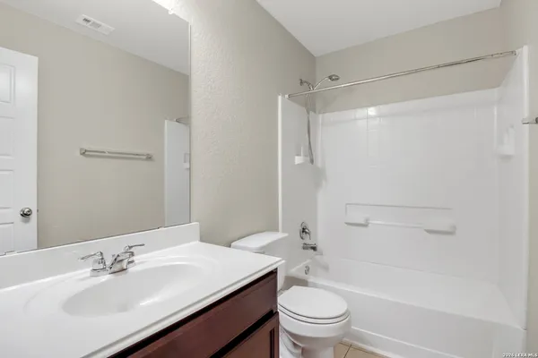 $1,975 | 10311 Rosalina Loop, Converse, TX 78109