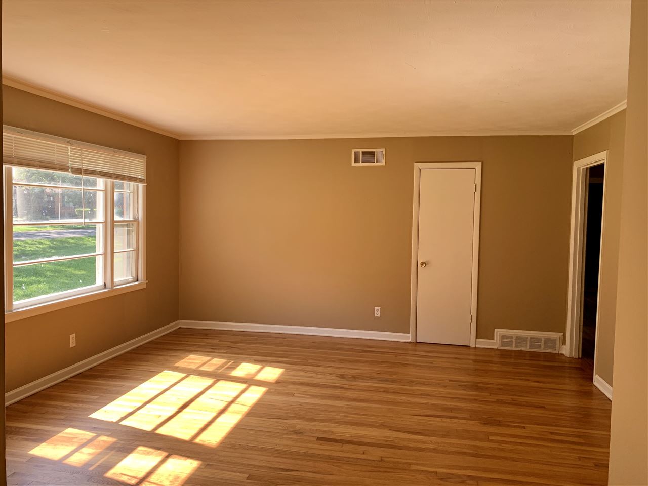 5247 Loch Lomond Road Memphis, TN 38116 - Photo 3 of 10 Gallery Image 3
