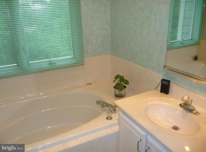 30 Stablemere Court Baltimore, MD 21209 - Photo 19 of 28 30 Stablemere Ct HomeRome Realty