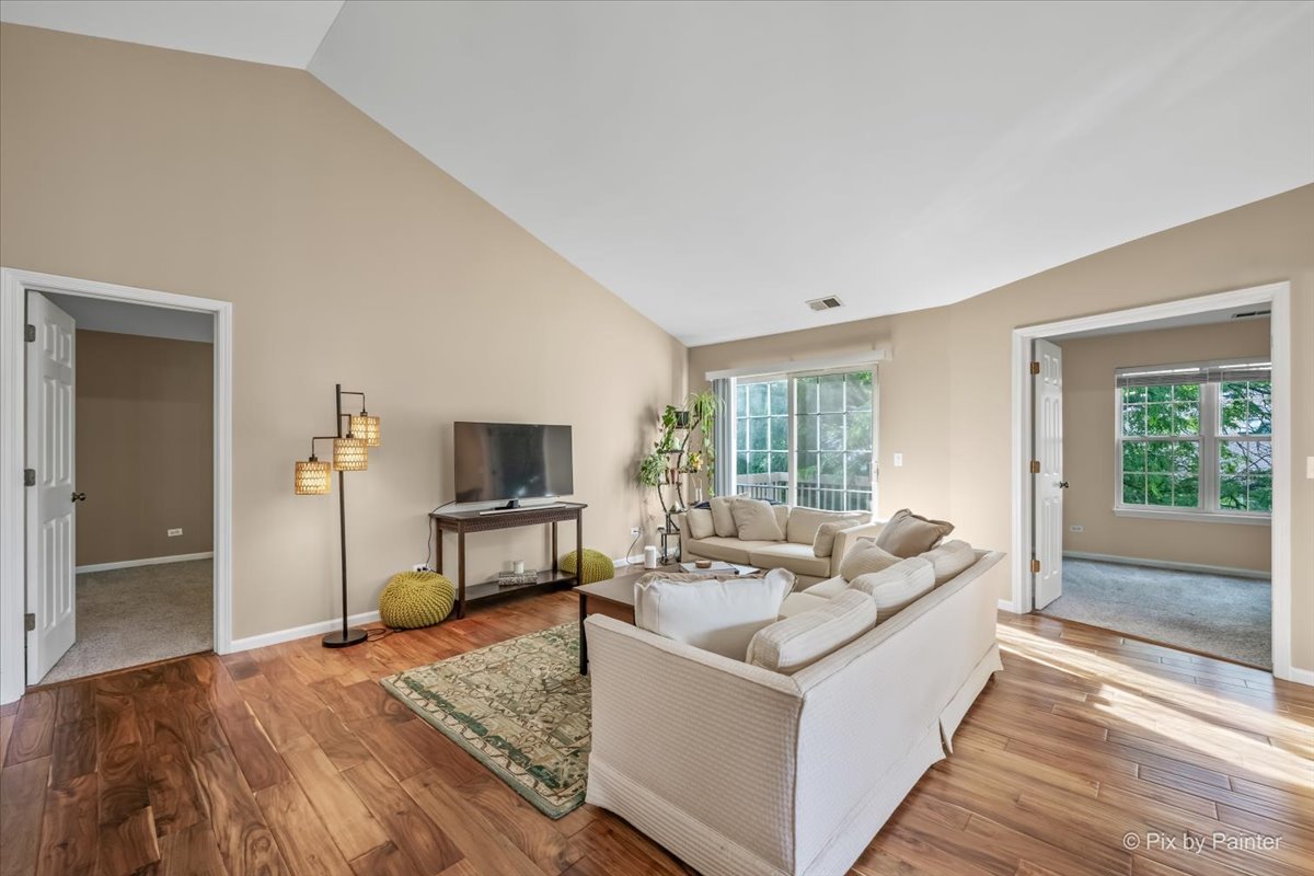 382 Crystal Ridge Drive, Unit 382 Crystal Lake, IL 60012 - Photo 4 of 22