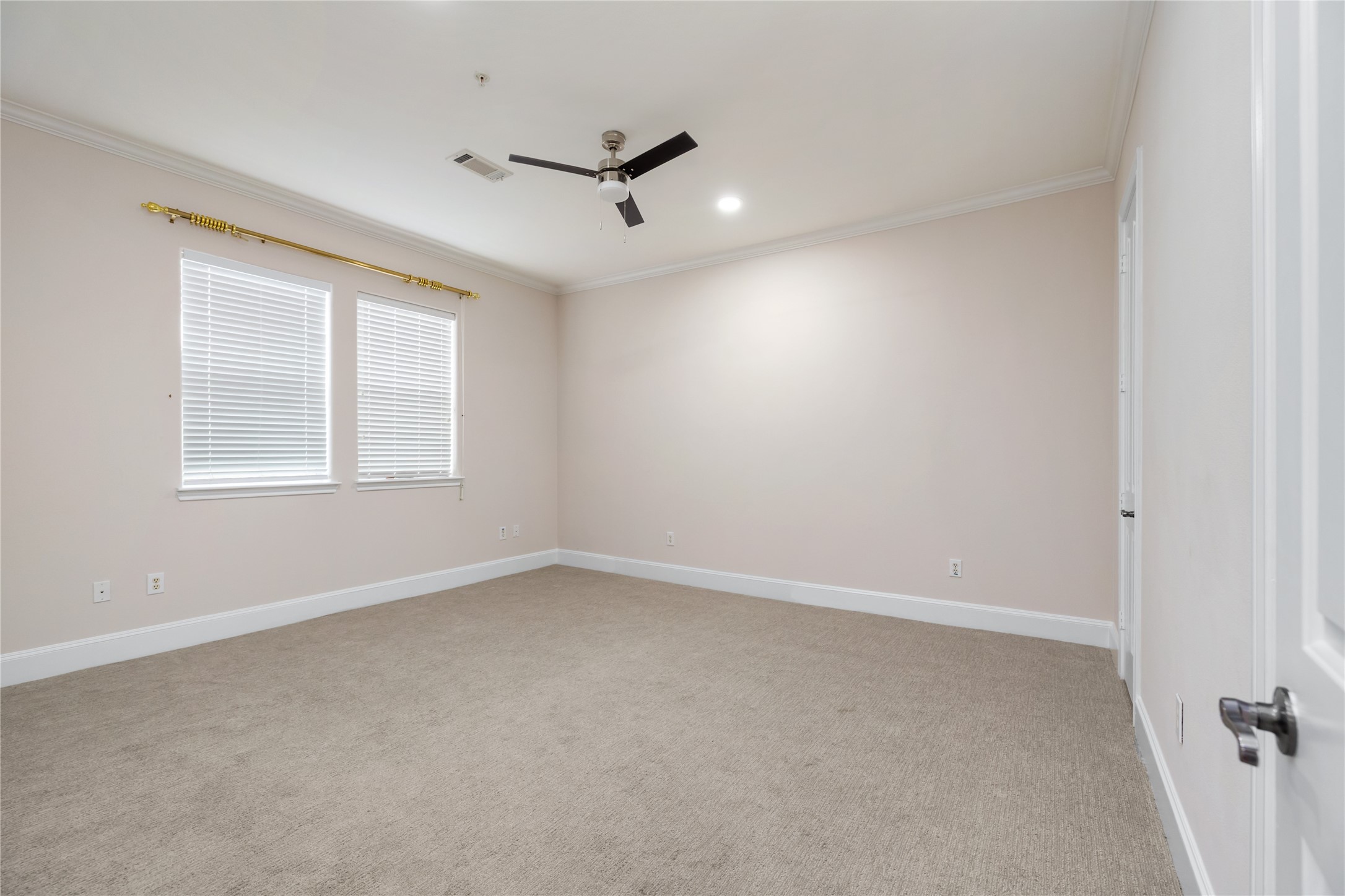 7134 Mapleridge Street, Unit 3G Houston, TX 77081 - Photo 11 of 26 an empty room with a window and a fan