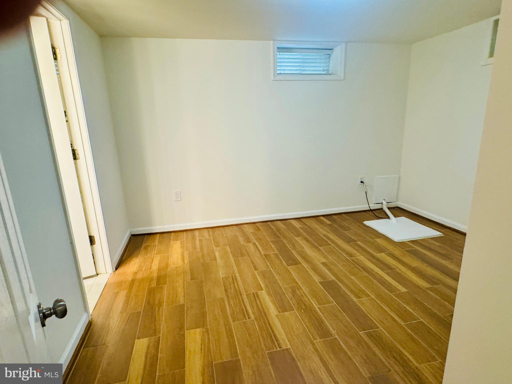3902 Hadley Square West Baltimore, MD 21218 - Photo 29 of 38 a view of a room