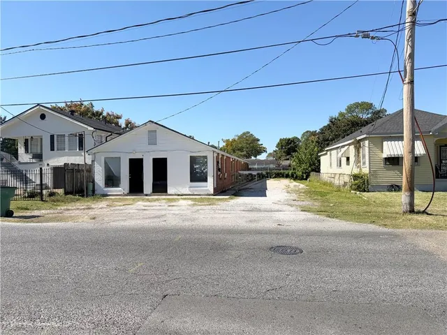 $350,000 | 726 South Labarre Road, Jefferson, LA 70121