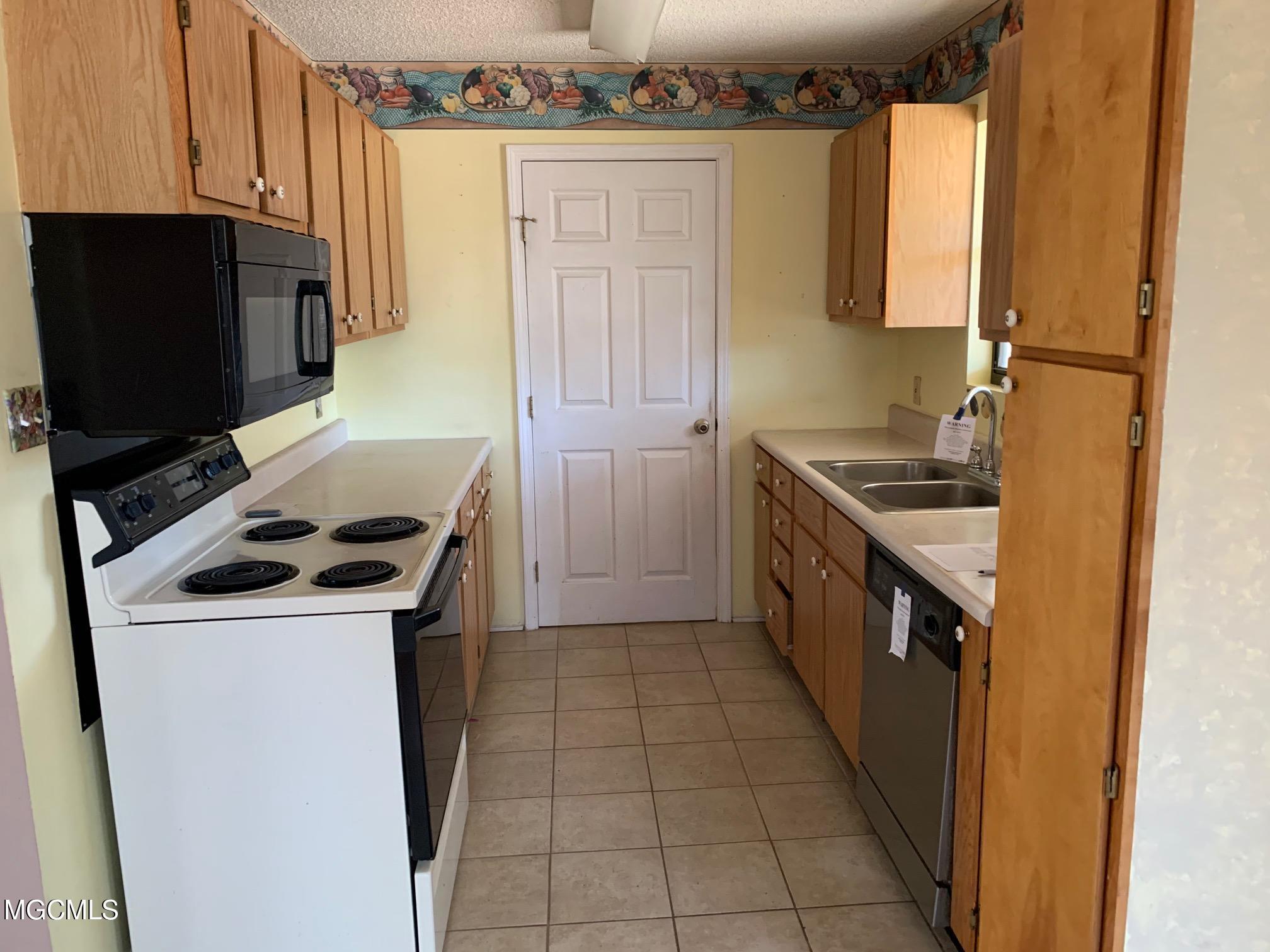 403 Ridgeview Drive Carriere, MS 39426 - Photo 5 of 16 Kitchen