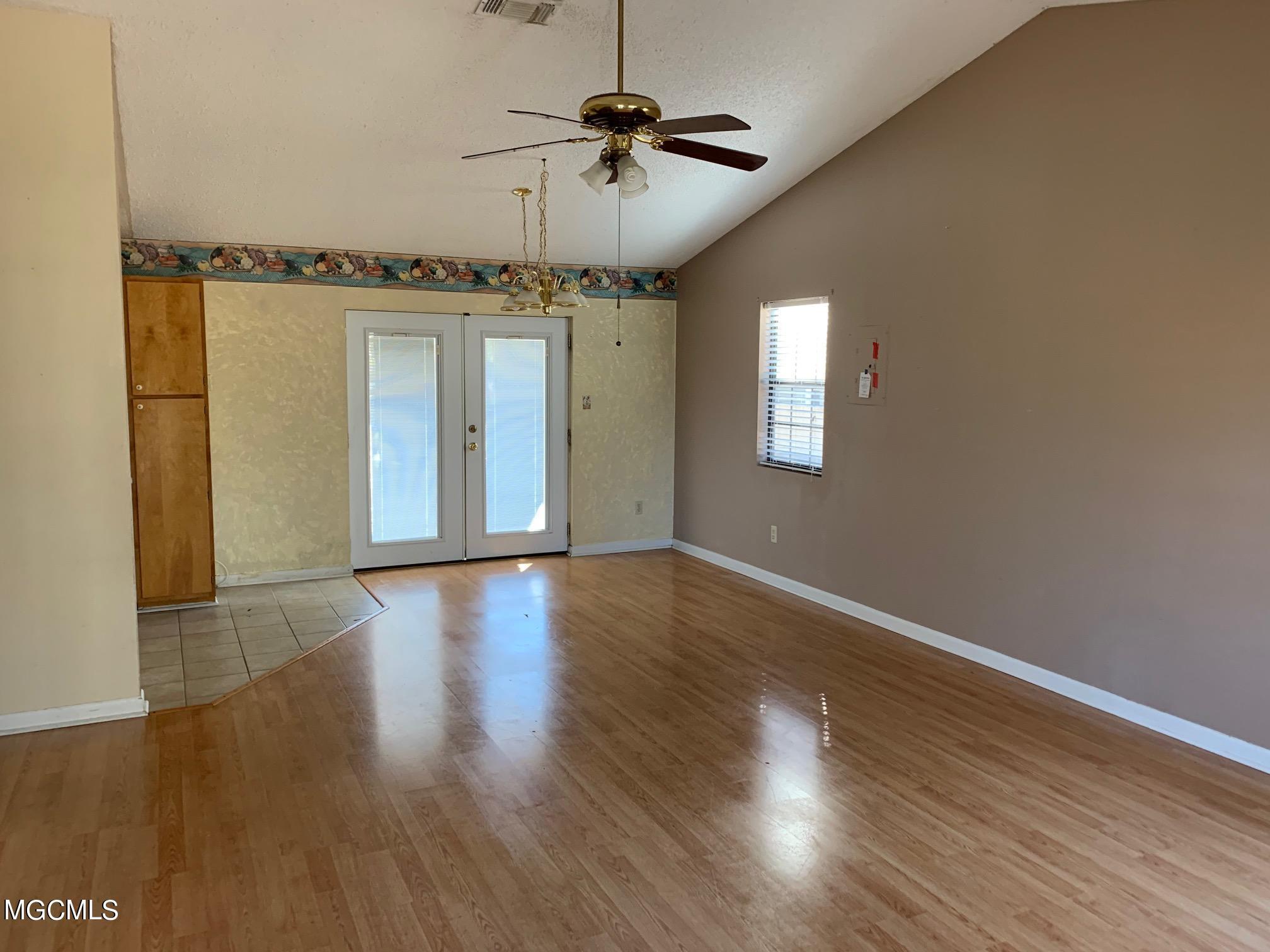 403 Ridgeview Drive Carriere, MS 39426 - Photo 6 of 16 Living room