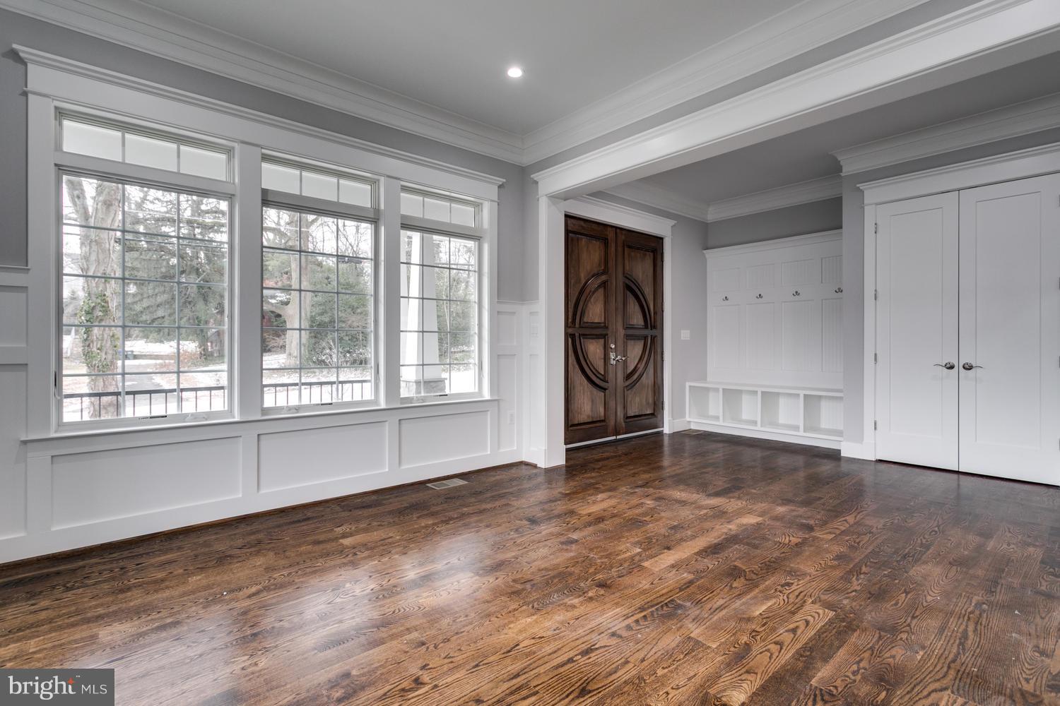 7116 Churchill Road McLean, VA 22101 - Photo 10 of 30 Living Room