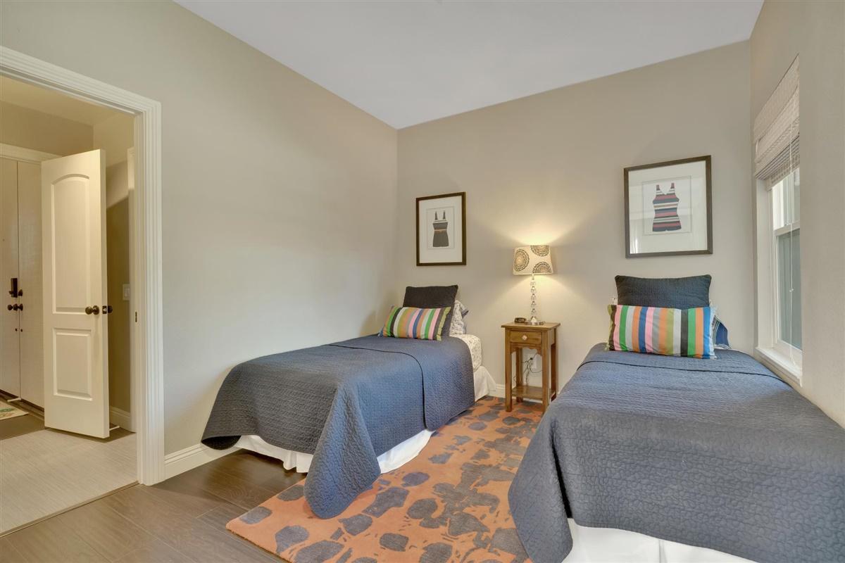 35 Lakeshore Drive Rancho Mirage, CA 92270 - Photo 16 of 30 25-Photo-35