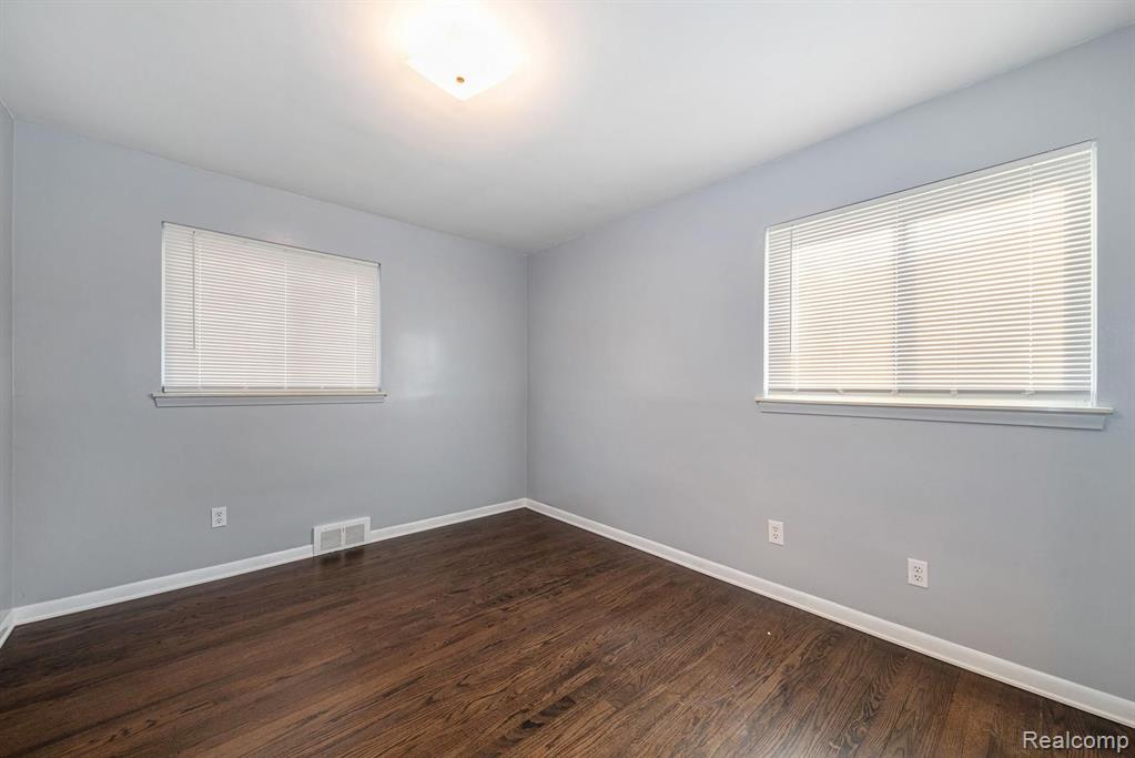 1426 13 Mile Road Royal Oak, MI 48073 - Photo 20 of 26