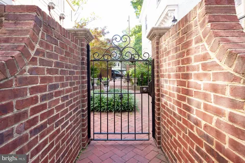 $795,000 | 411 South Columbus Street, Unit 8, Alexandria, VA 22314