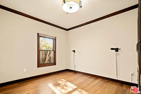 $5,950 | 637 North Alta Vista Boulevard, Los Angeles, CA 90036