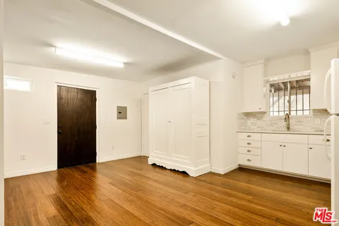 $5,950 | 637 North Alta Vista Boulevard, Los Angeles, CA 90036