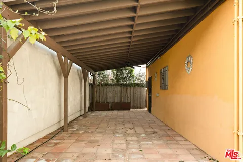 $5,950 | 637 North Alta Vista Boulevard, Los Angeles, CA 90036