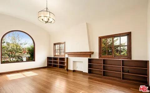 $5,950 | 637 North Alta Vista Boulevard, Los Angeles, CA 90036
