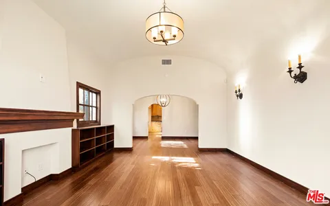 $5,950 | 637 North Alta Vista Boulevard, Los Angeles, CA 90036