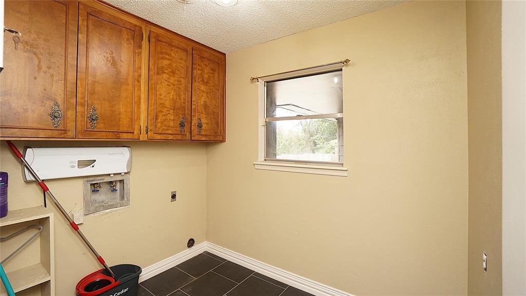 606 Queens Road Denison, TX 75020 - Photo 11 of 37