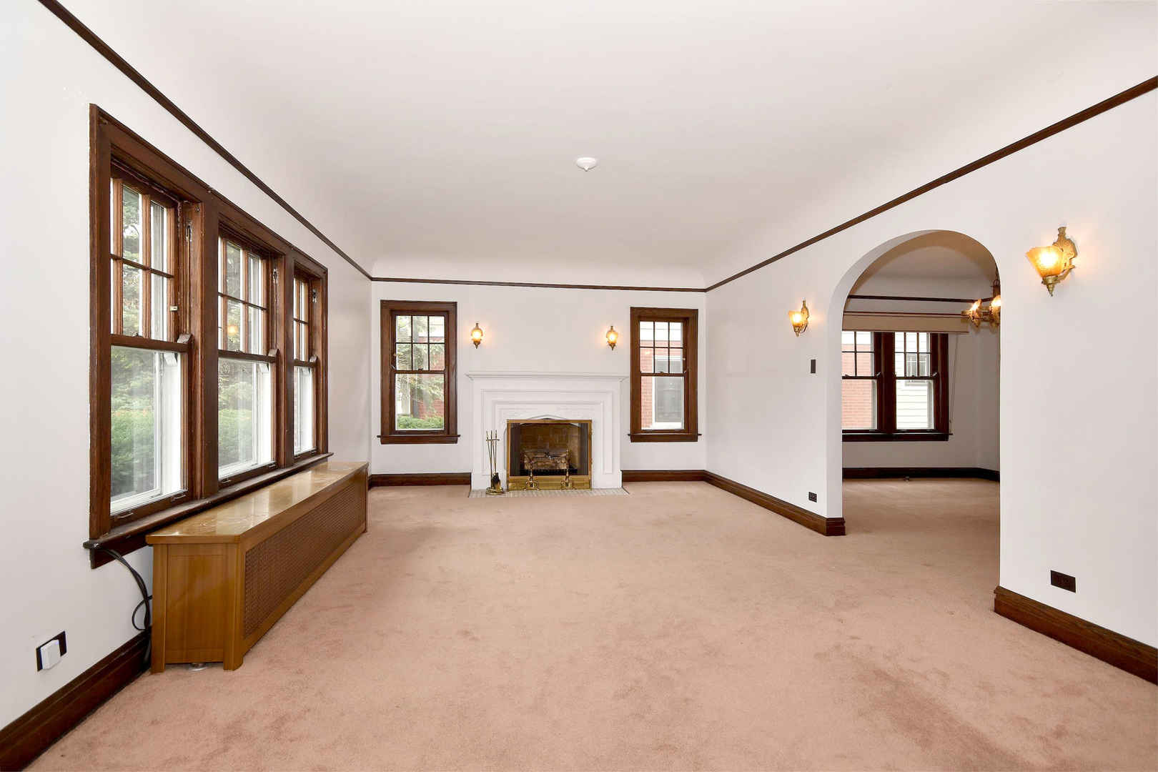 203 Ridgewood Road Riverside, IL 60546 - Photo 14 of 28 an empty room with windows