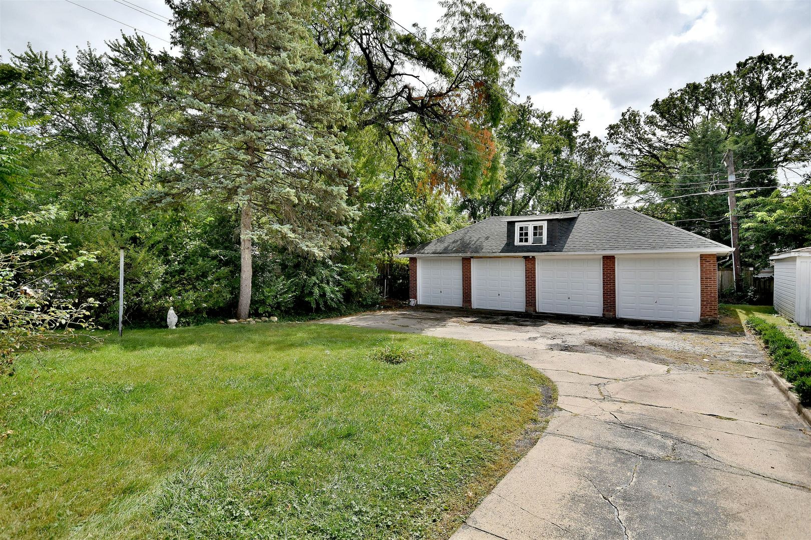 203 Ridgewood Road Riverside, IL 60546 - Photo 4 of 28 a front view of a house with a yard