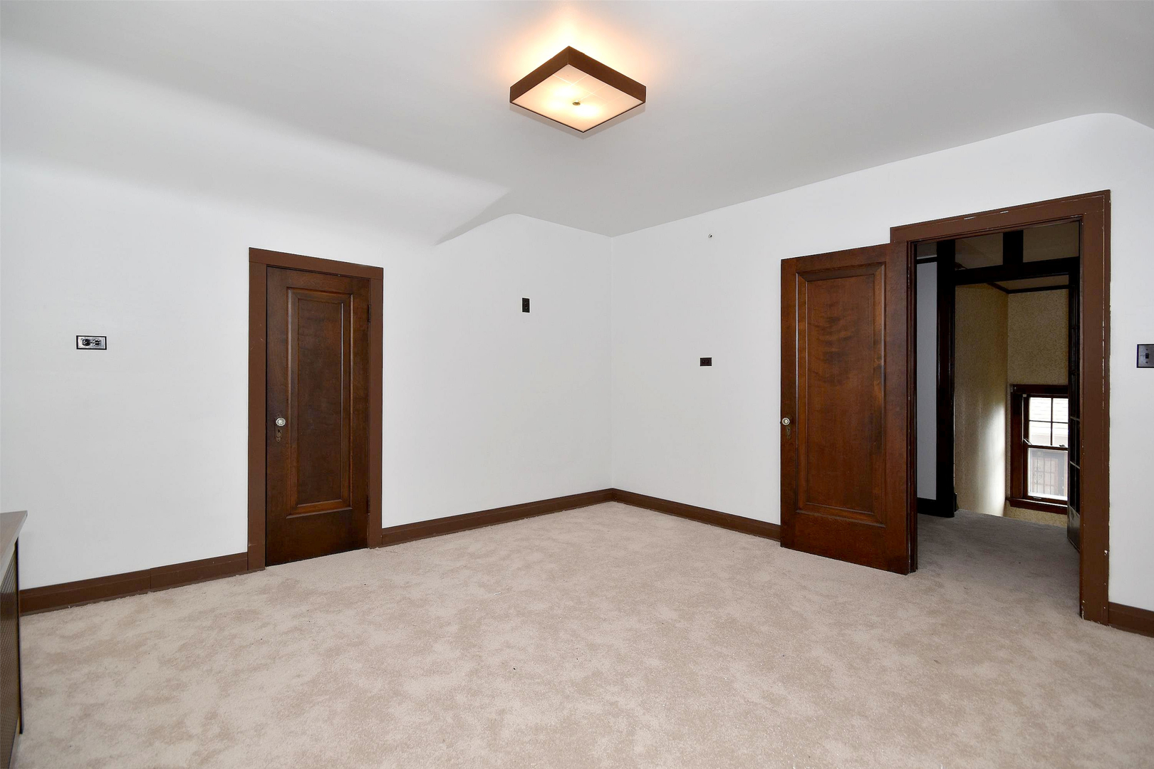 203 Ridgewood Road Riverside, IL 60546 - Photo 6 of 28 a view of an empty room