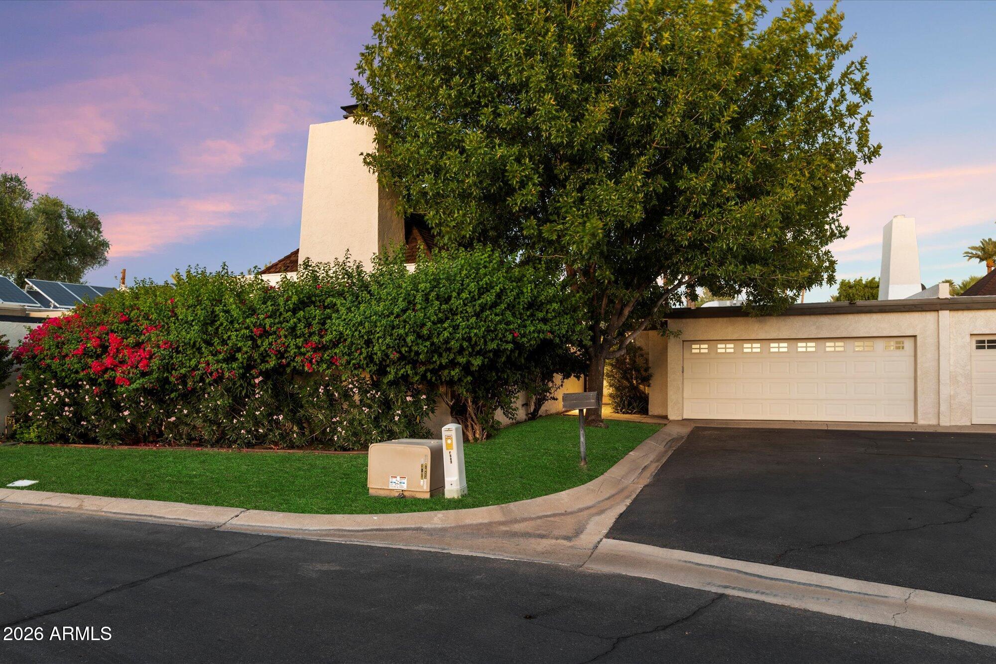 7005 North Barbados Place Phoenix, AZ 85021 - Photo 3 of 42 a view of a house with a yard