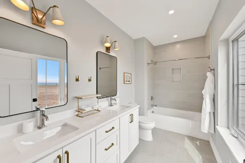$865,000 | 498 Bastle Wynd Port, Unit 10, Port Washington, WI 53074