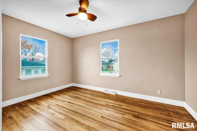 $214,900 | 303 South Hollybrook Drive, Chillicothe, IL 61523