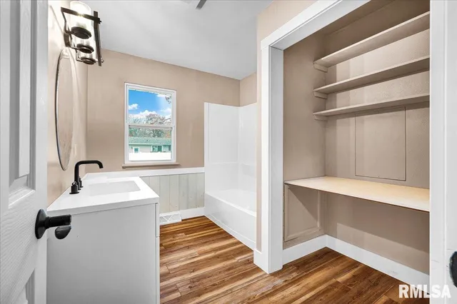 $214,900 | 303 South Hollybrook Drive, Chillicothe, IL 61523