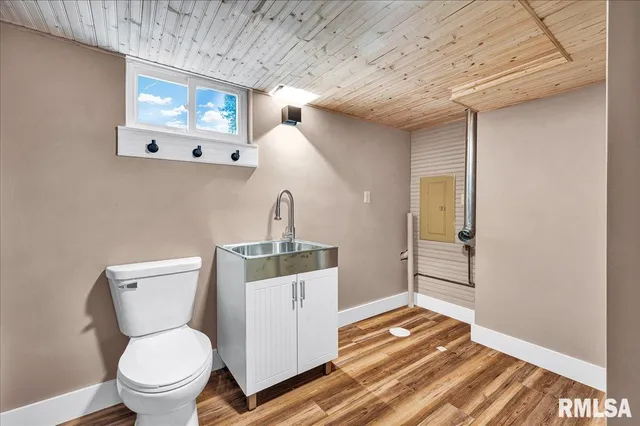 $214,900 | 303 South Hollybrook Drive, Chillicothe, IL 61523