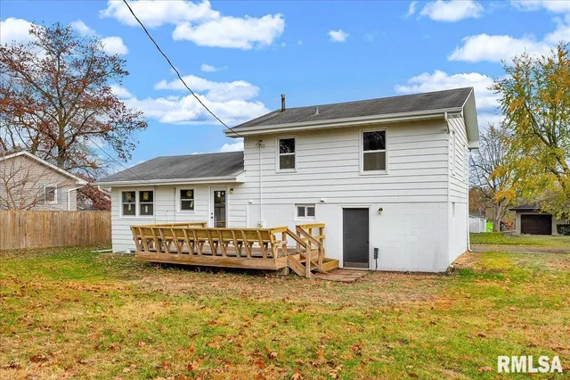 $214,900 | 303 South Hollybrook Drive, Chillicothe, IL 61523